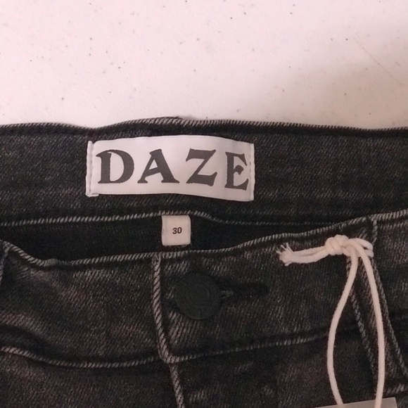 Daze Straight Up Raw Hem High Waist Ankle Straight Leg Jeans NWT - Picture 10 of 13